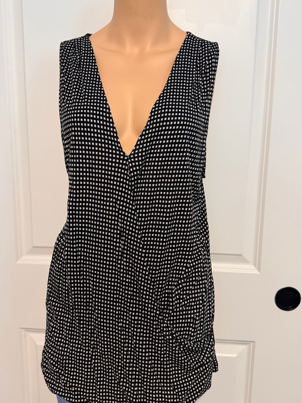 Old Navy Black & White V-Neck Printed Tank